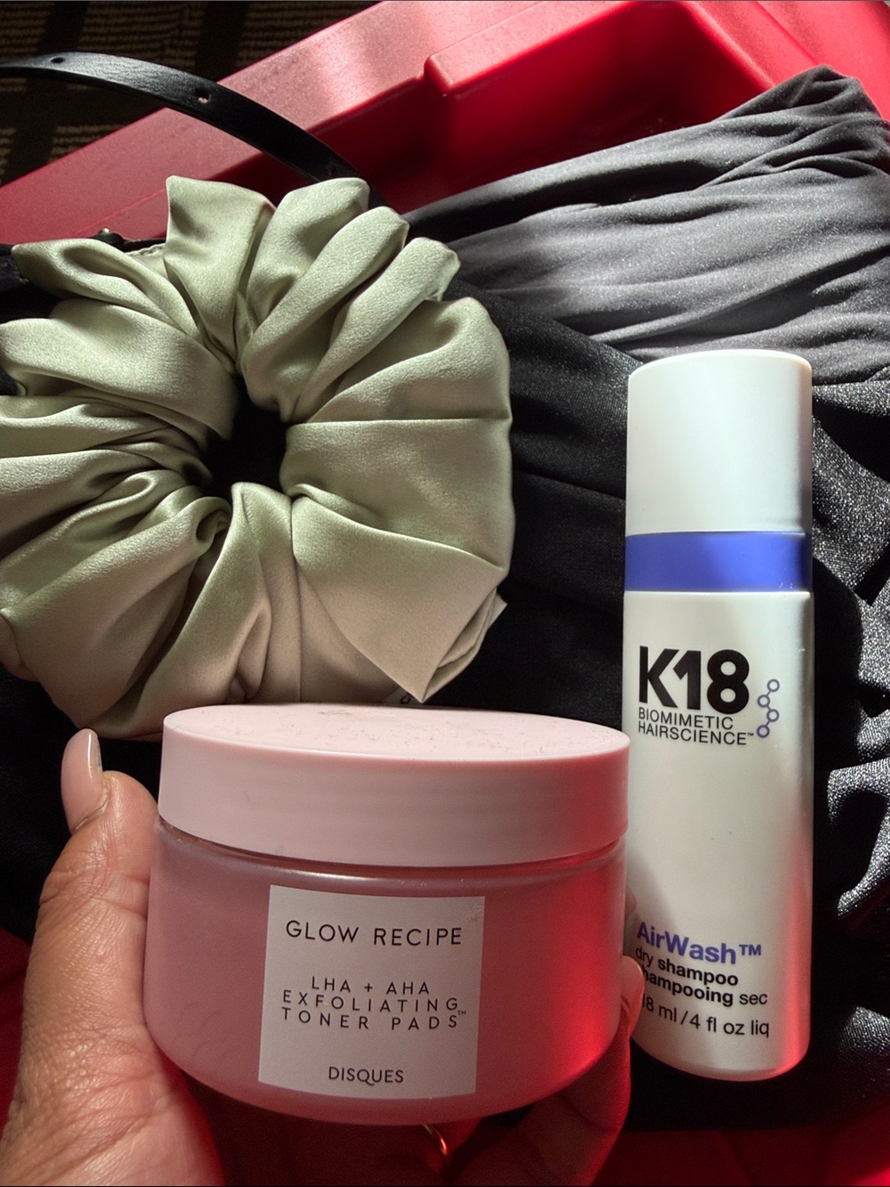 Glow Recipe LHA + AHA Exfoliating Toner Pads,Pink + K18 AirWash + Silk Scrunchie